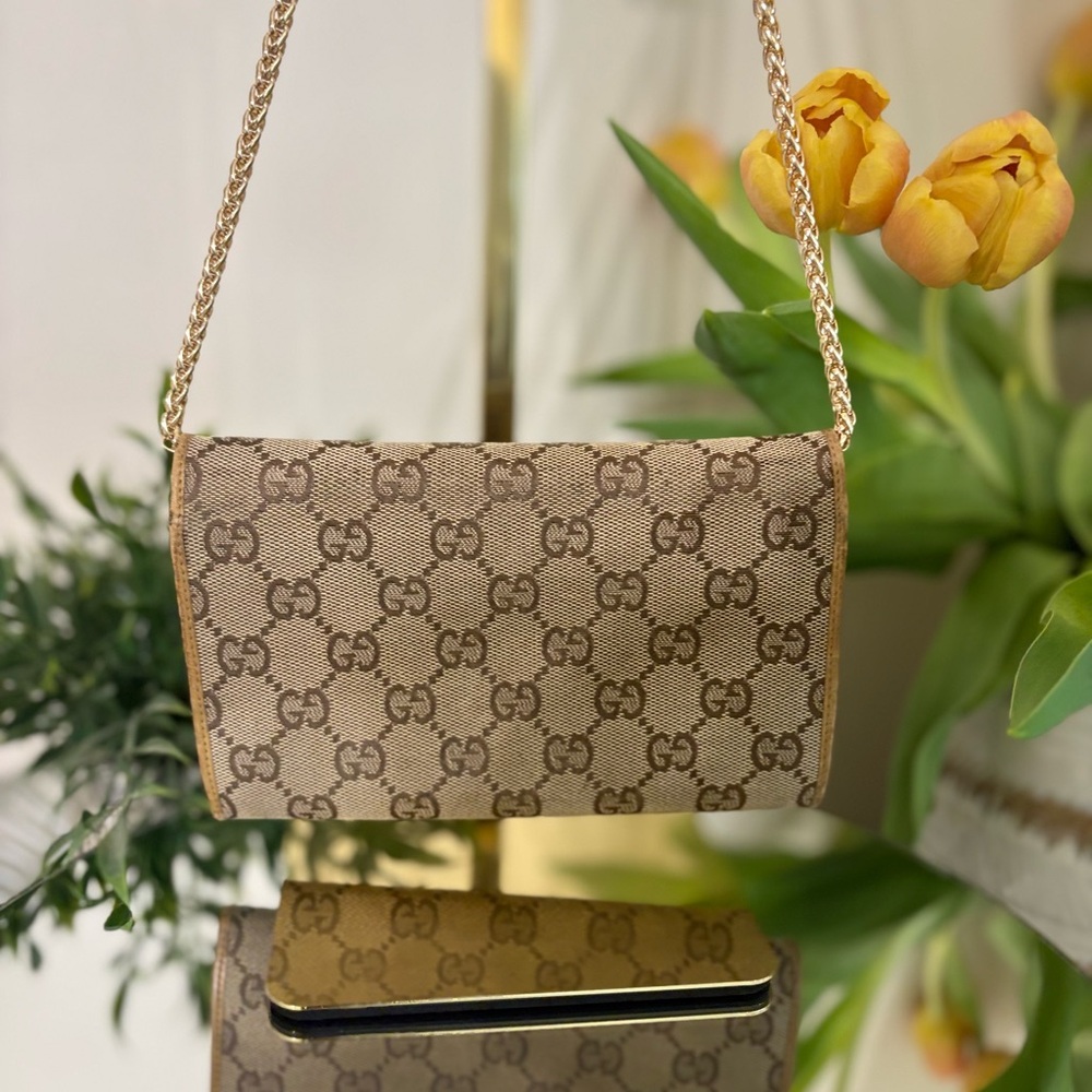 Gucci Beige and Brown GG Canvas Kisslock Wallet with Gold Plaque - Picture 11 of 12